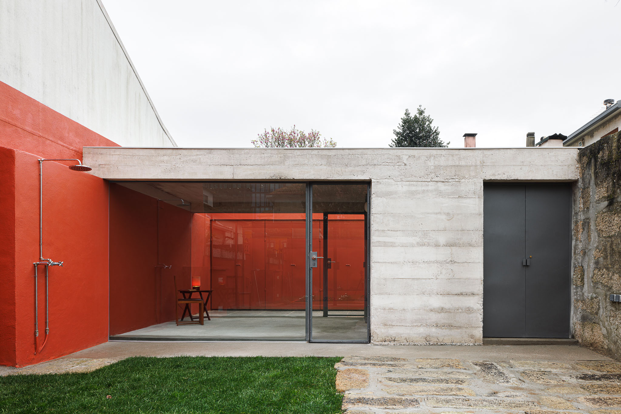Garden Pavilion was designed by José Pedro Lima to complement the program of a house