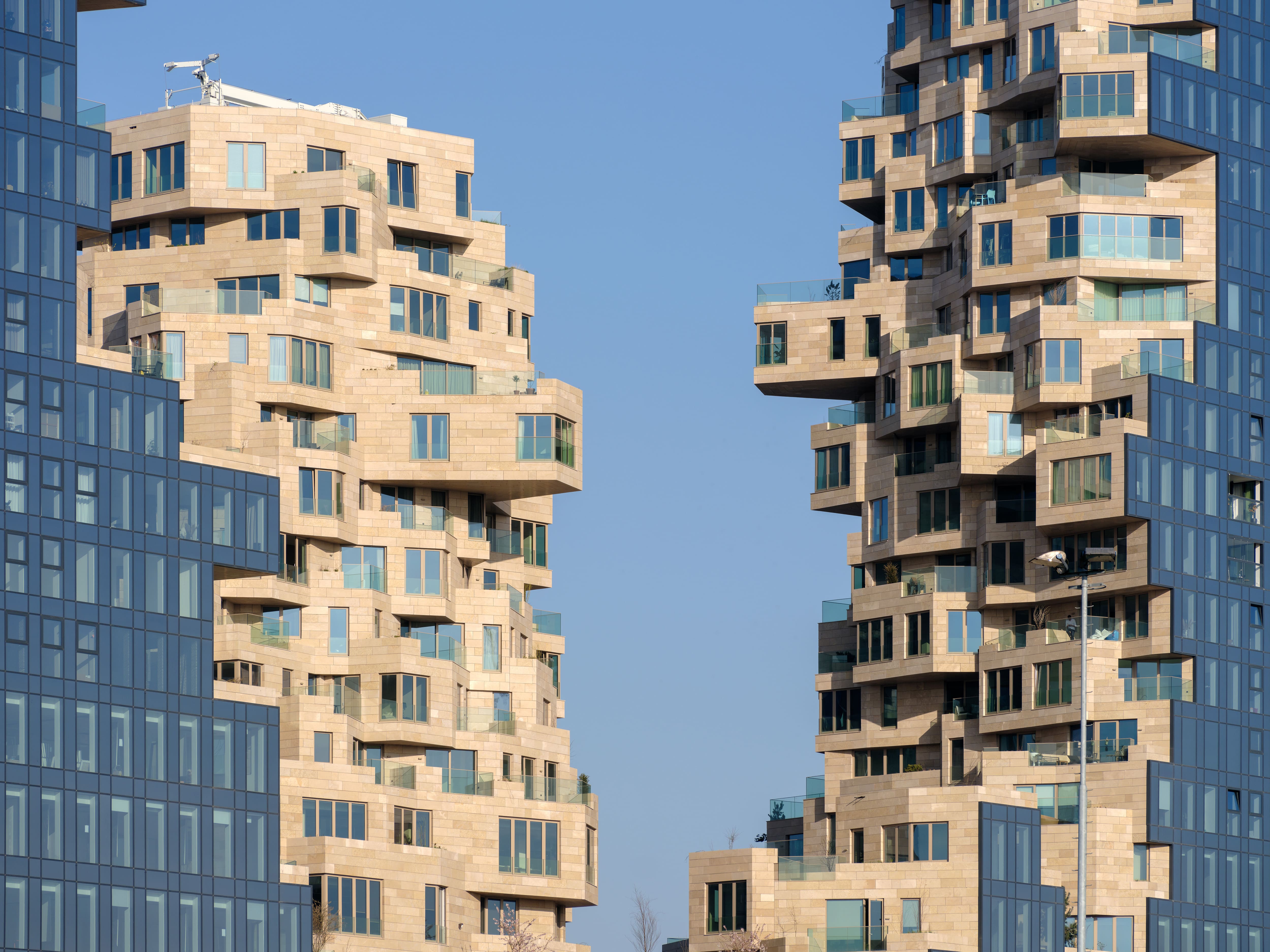 Valley consists of three towers that accommodate 196 apartment units
