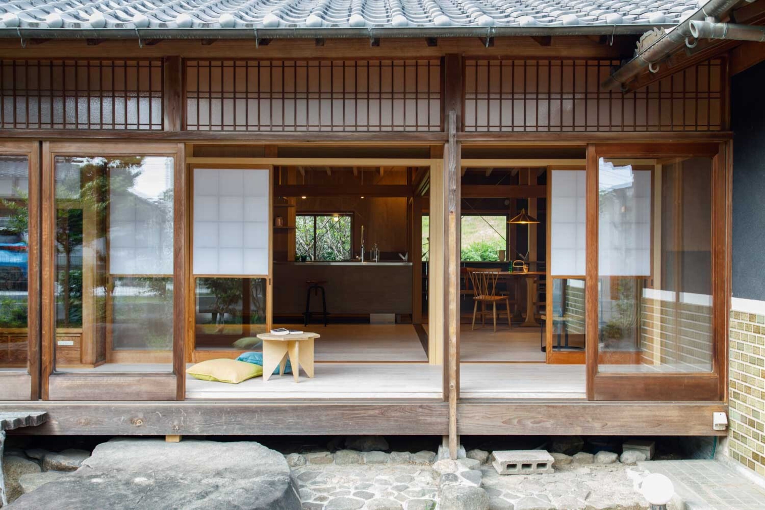 Veranda (ENGAWA) of T House when viewed from the outside