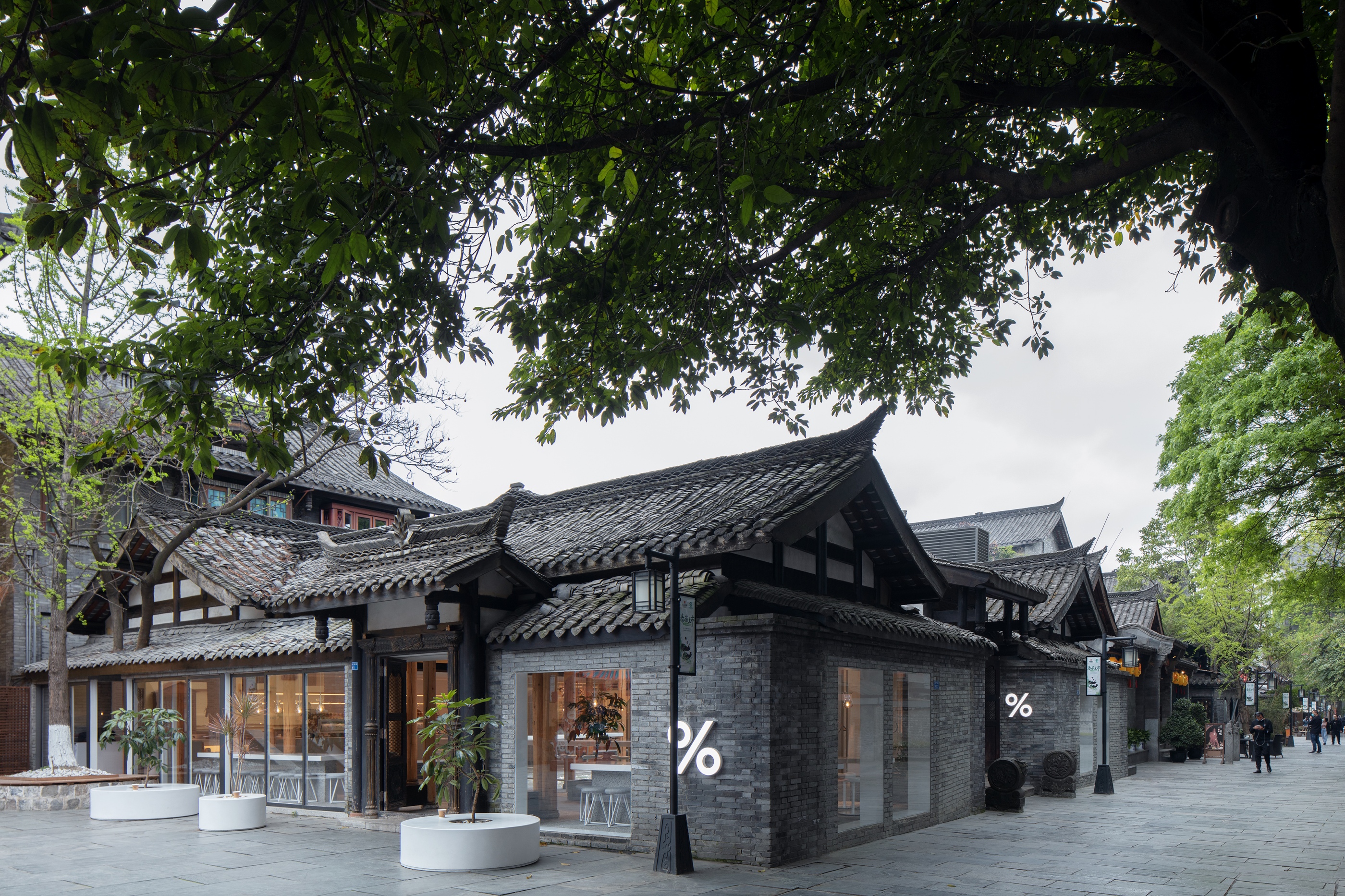 Exterior % Kafe Arabica in Kuanzhai Alley in Chengdu