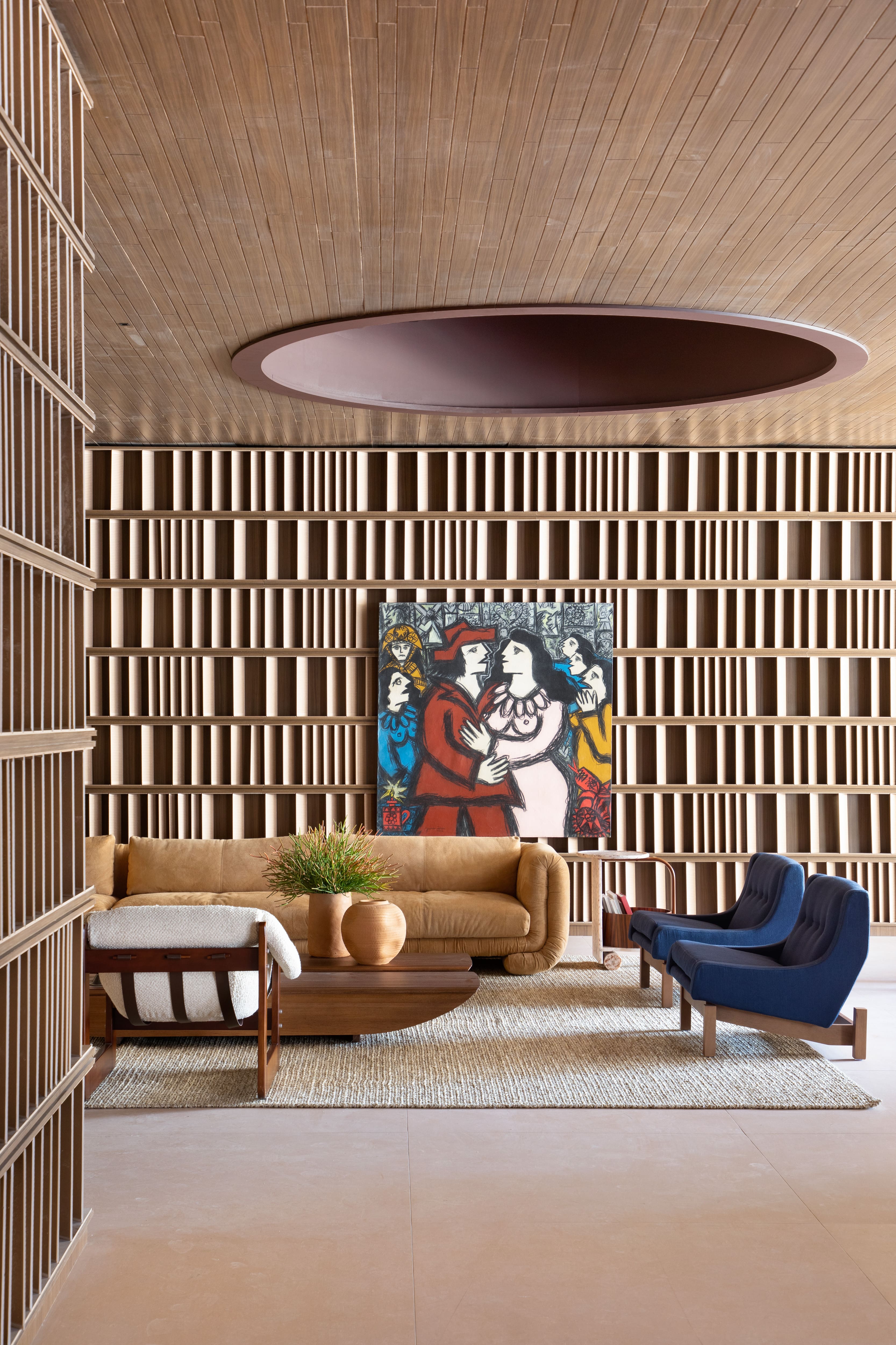 Nogueira Veneto pattern applied to the ceiling to align tradition with the contemporary