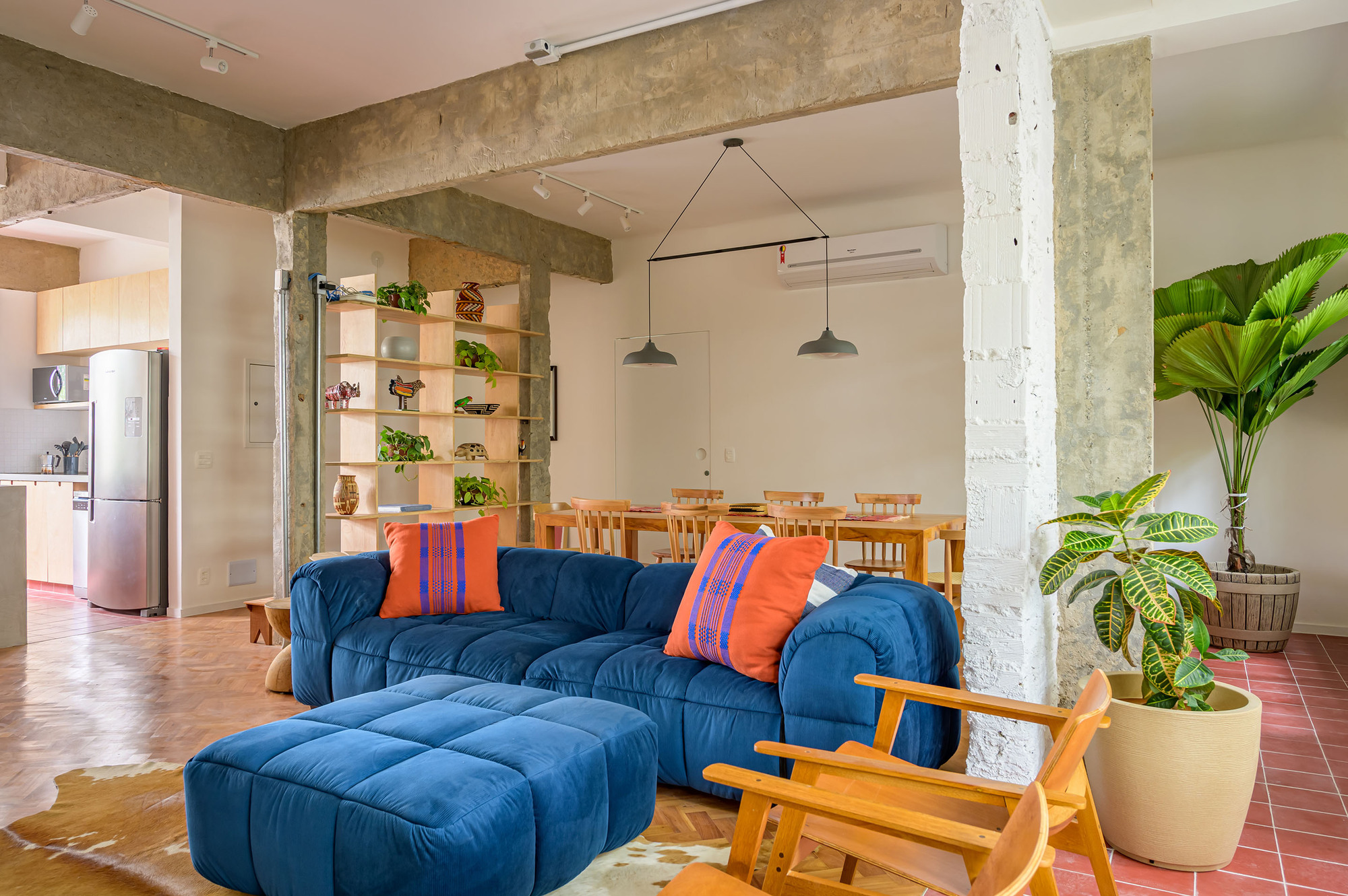 Renovating the Interior of an Old Apartment is Not Easy, Castro Cyon Arquitetas Uses the Concept of "As Is"