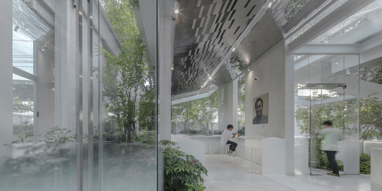 Glass Material Unites Interior Space with Landscape