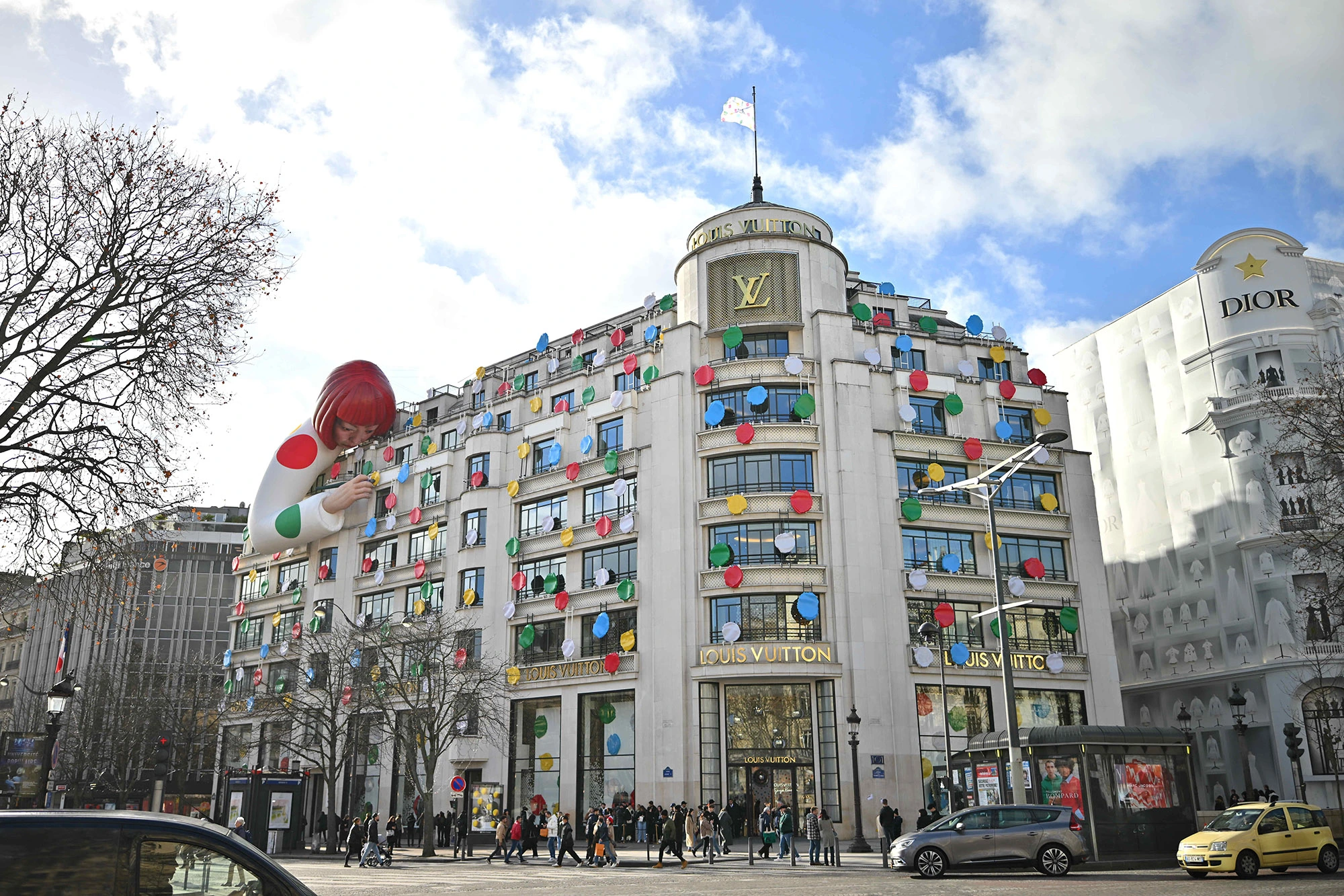 A Giant Yayoi Kusama-like Installation in Paris
