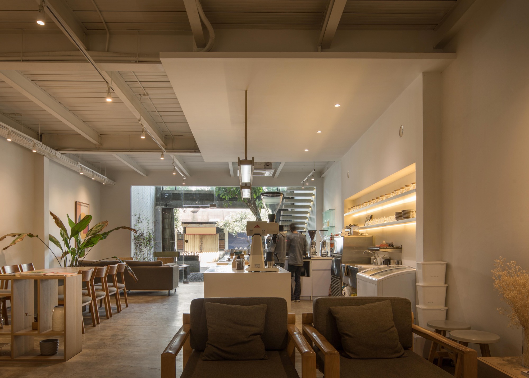 Sawo Coffee and Roastery Bandung - Oi Architects