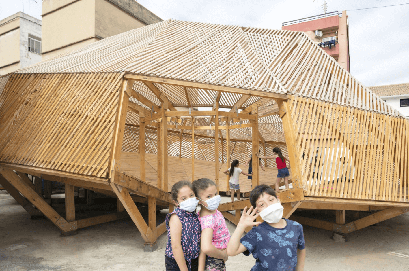 Zona Santiago Outdoor Classroom by Bernat Ivars + mixuro