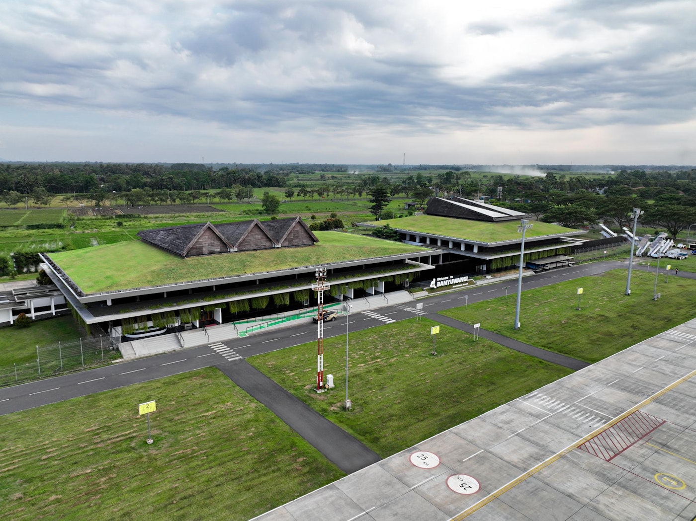 General view of the domestic airport that serves more than 1,100 passengers per day. (Photo by Mario Wibowo)
