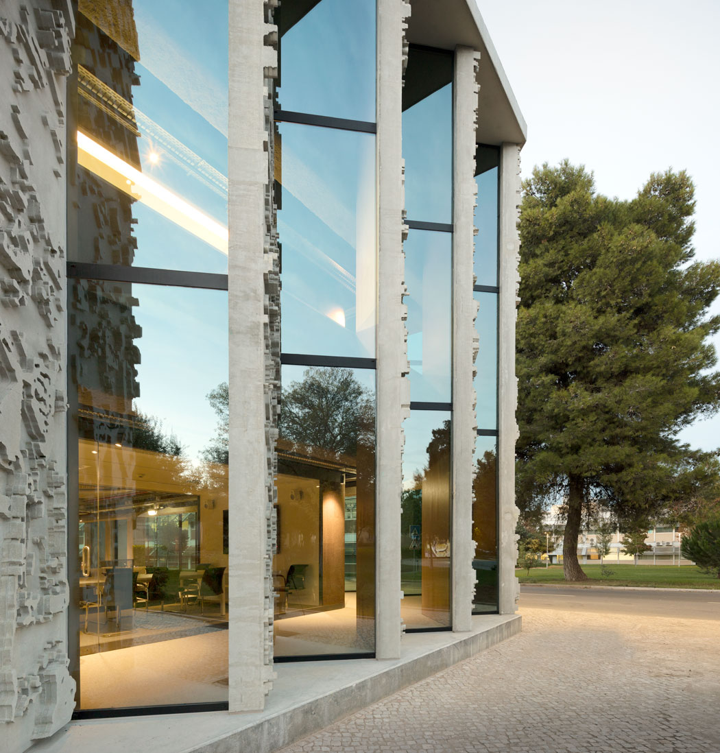 Through the zigzag facade system, the concrete panels are combined with glass panels